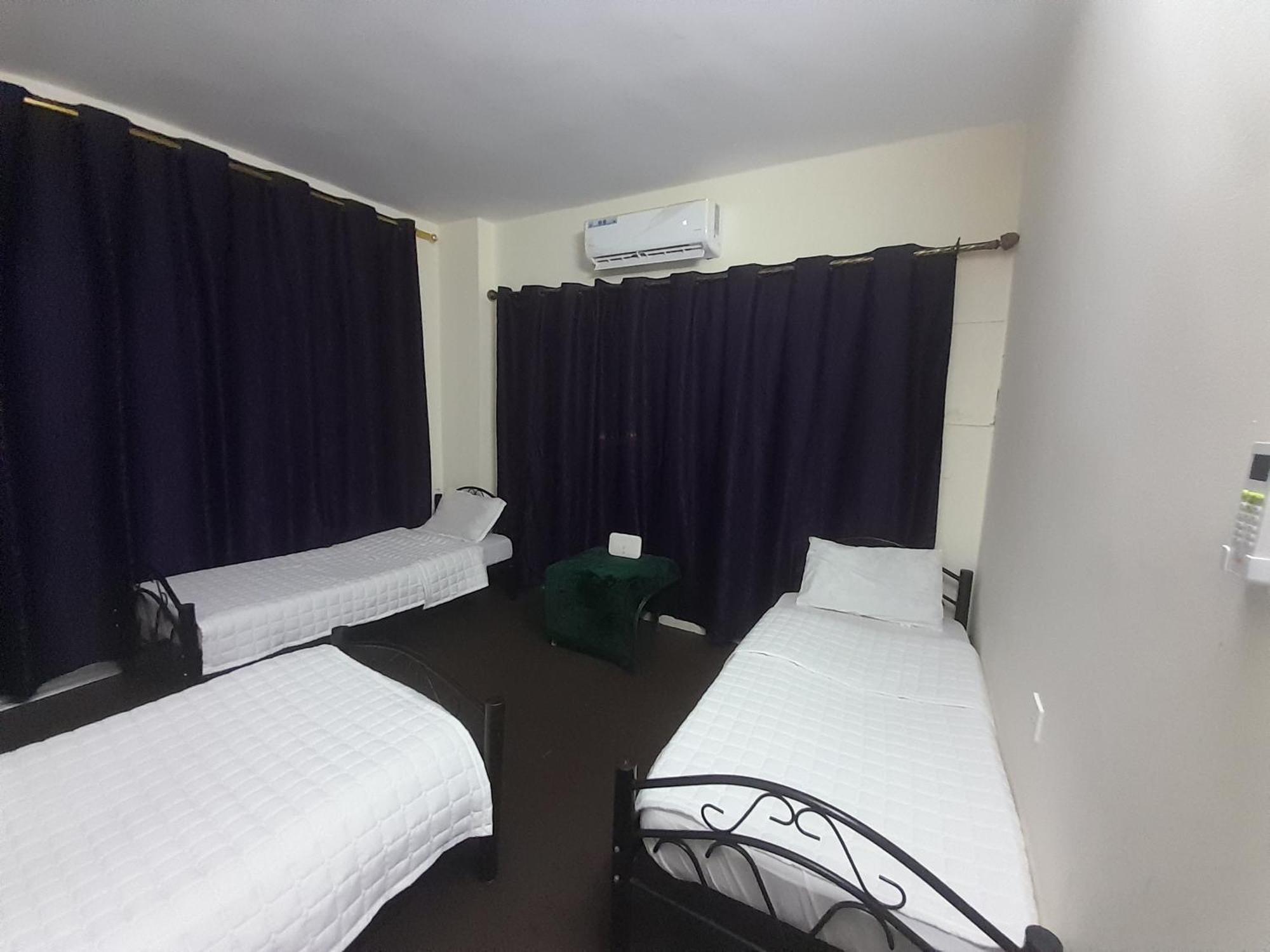 Pizza Street Hostel アカバ エクステリア 写真