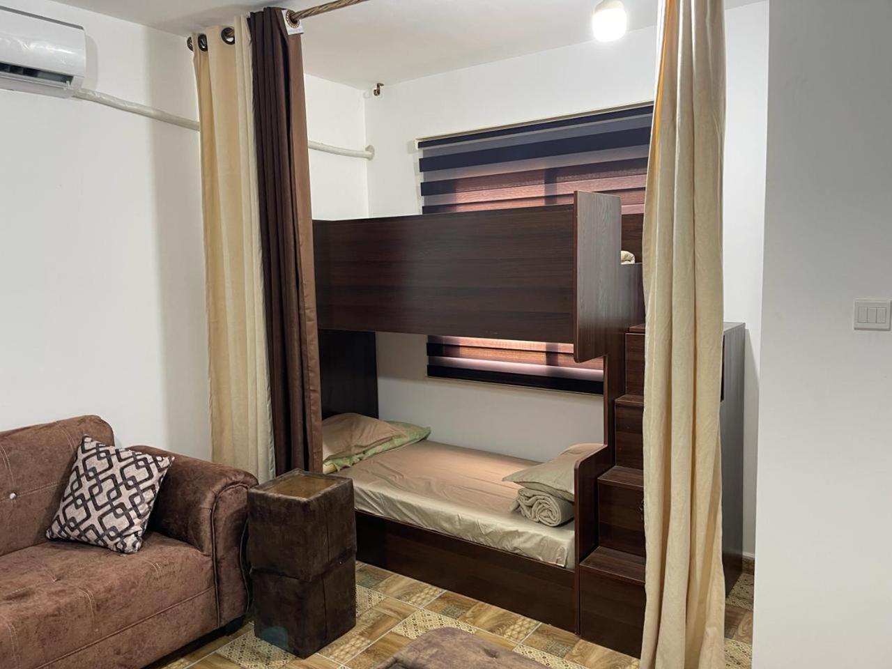 Pizza Street Hostel アカバ エクステリア 写真